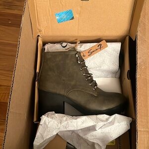Seven7 Flatiron in Olive Gree , new in box
